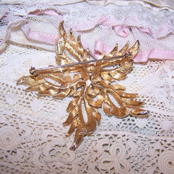 Designer Signed Torino Yellow Gold Tone Metal Pin Brooch - Leafy Starfish - Picture 5 of 8